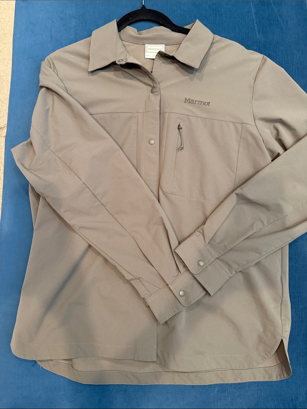 Marmot women’s Lightweight khaki Shirt